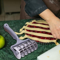 QLux Plastico Pastry Cutter