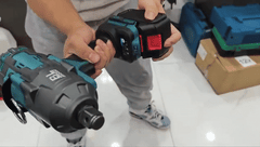 Makita - Cordless Impact Wrench Kit Ⓢ